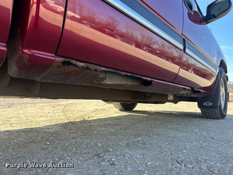 image for item FC5060 2005 Chevrolet Silverado 1500 Crew Cab pickup truck