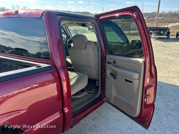 image for item FC5060 2005 Chevrolet Silverado 1500 Crew Cab pickup truck