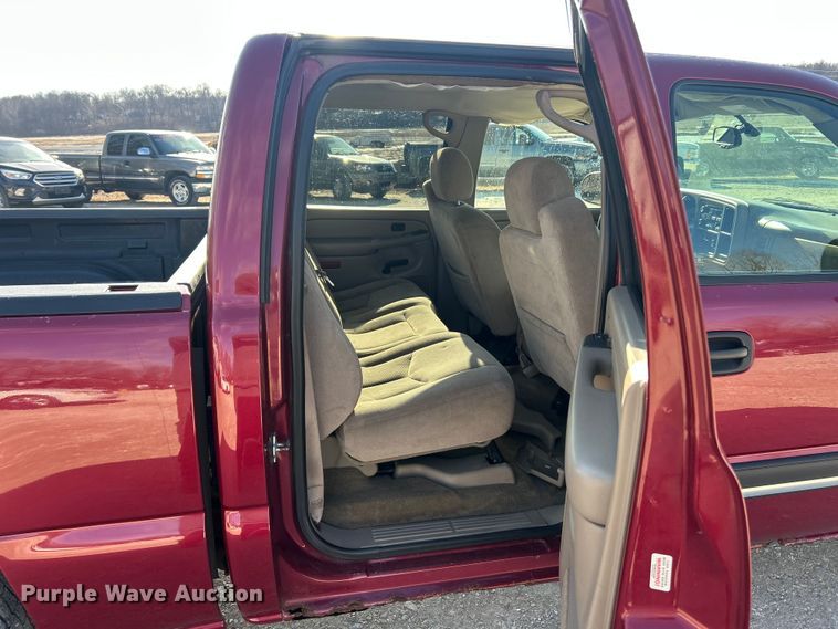 image for item FC5060 2005 Chevrolet Silverado 1500 Crew Cab pickup truck