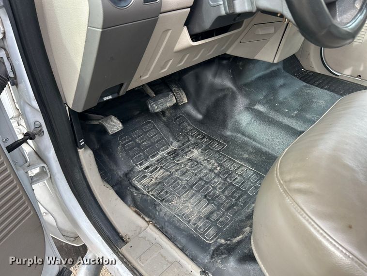 image for item FC5073 2008 Ford F550 XL Super Duty utility / service truck