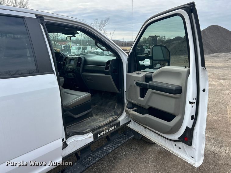 image for item FC5074 2021 Ford F450 XL Super Duty Ext. Cab flatbed truck