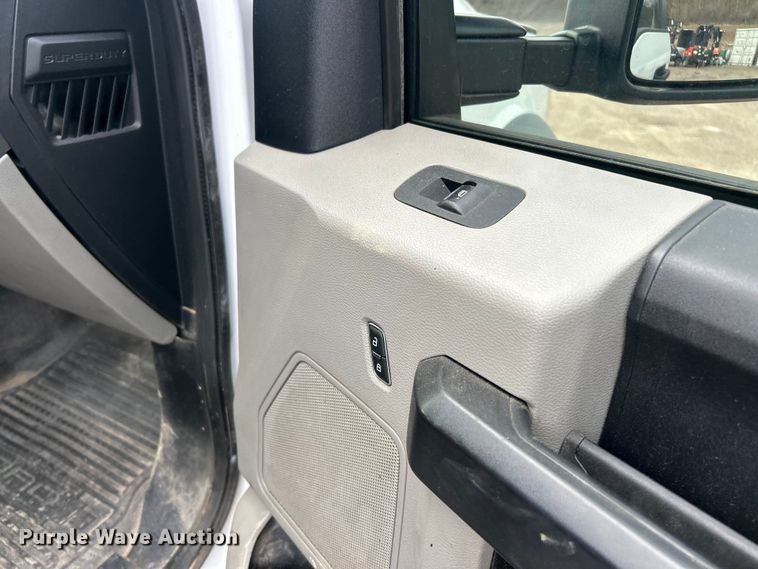 image for item FC5074 2021 Ford F450 XL Super Duty Ext. Cab flatbed truck