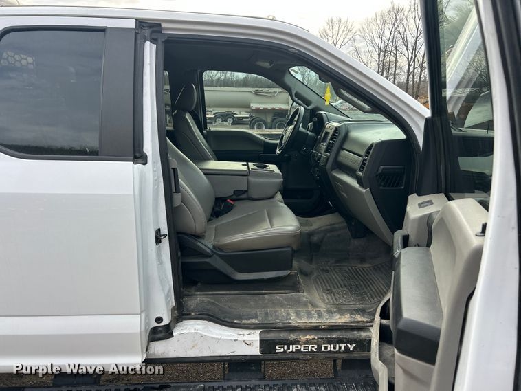 image for item FC5074 2021 Ford F450 XL Super Duty Ext. Cab flatbed truck