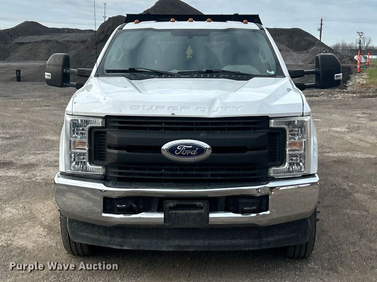 image for item FC5075 2018 Ford F350 XL Super Duty flatbed pickup truck