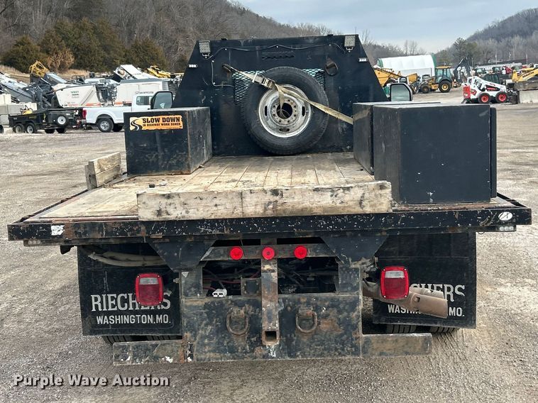 image for item FC5075 2018 Ford F350 XL Super Duty flatbed pickup truck