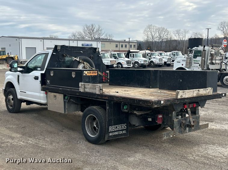 image for item FC5075 2018 Ford F350 XL Super Duty flatbed pickup truck