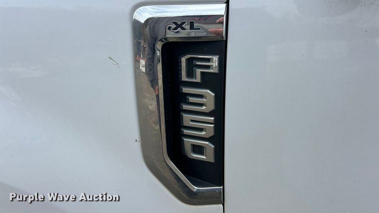 image for item FC5075 2018 Ford F350 XL Super Duty flatbed pickup truck