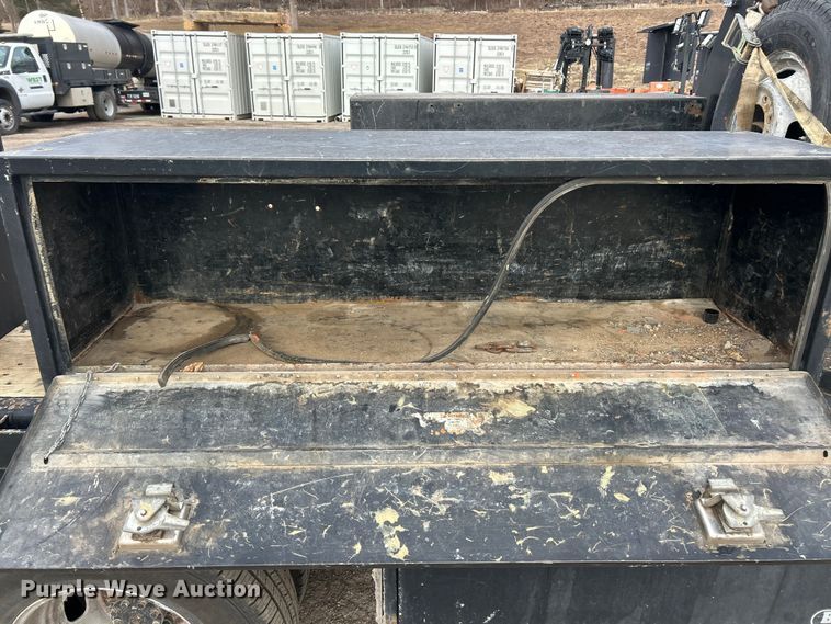 image for item FC5075 2018 Ford F350 XL Super Duty flatbed pickup truck