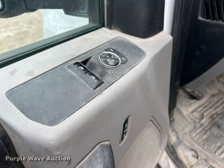 image for item FC5075 2018 Ford F350 XL Super Duty flatbed pickup truck