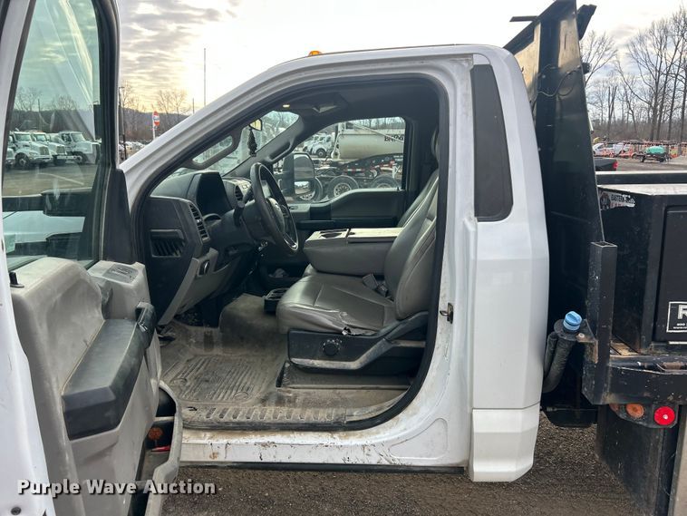 image for item FC5075 2018 Ford F350 XL Super Duty flatbed pickup truck