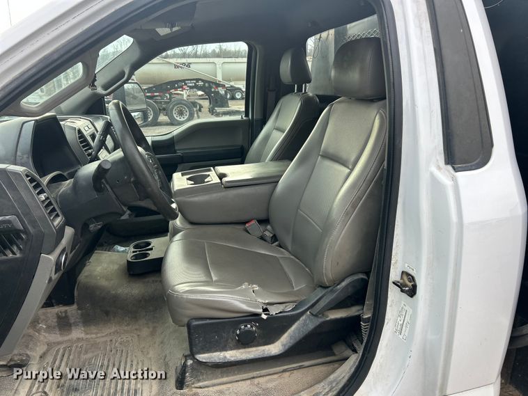 image for item FC5075 2018 Ford F350 XL Super Duty flatbed pickup truck