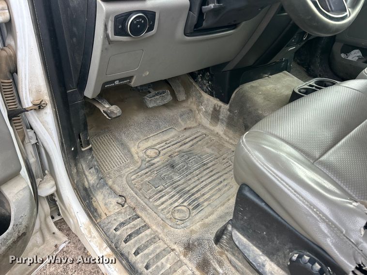 image for item FC5075 2018 Ford F350 XL Super Duty flatbed pickup truck