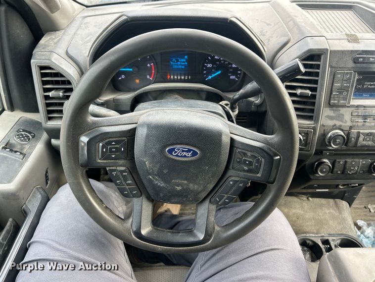 image for item FC5075 2018 Ford F350 XL Super Duty flatbed pickup truck