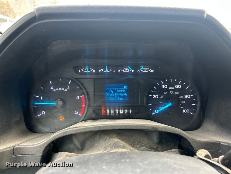 image for item FC5075 2018 Ford F350 XL Super Duty flatbed pickup truck