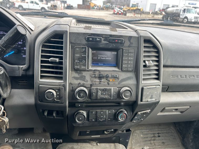 image for item FC5075 2018 Ford F350 XL Super Duty flatbed pickup truck