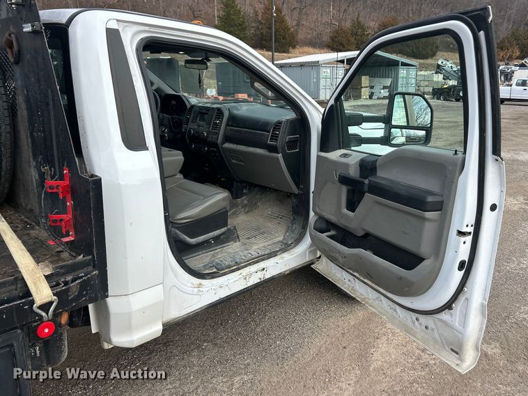 image for item FC5075 2018 Ford F350 XL Super Duty flatbed pickup truck