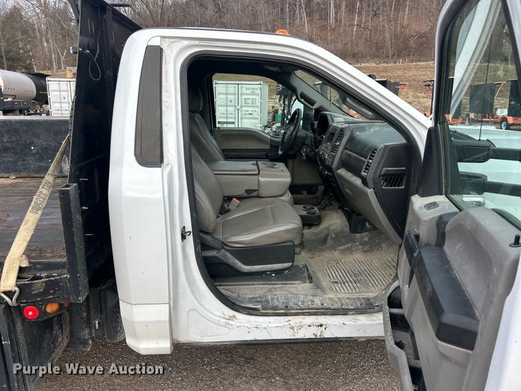 image for item FC5075 2018 Ford F350 XL Super Duty flatbed pickup truck