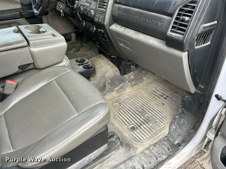 image for item FC5075 2018 Ford F350 XL Super Duty flatbed pickup truck