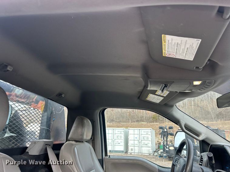 image for item FC5075 2018 Ford F350 XL Super Duty flatbed pickup truck