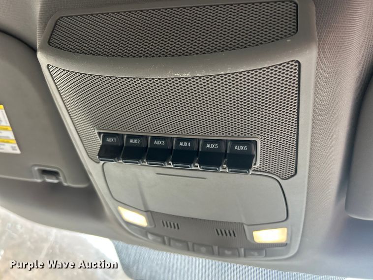 image for item FC5075 2018 Ford F350 XL Super Duty flatbed pickup truck