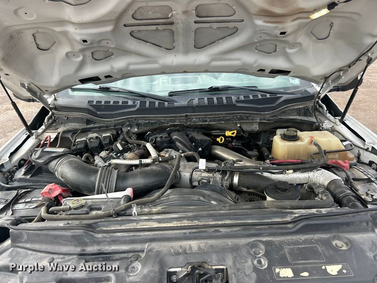 image for item FC5075 2018 Ford F350 XL Super Duty flatbed pickup truck