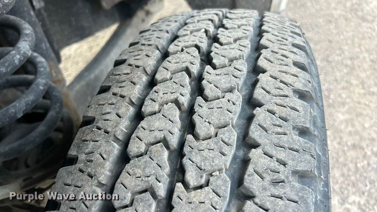 image for item FC5075 2018 Ford F350 XL Super Duty flatbed pickup truck