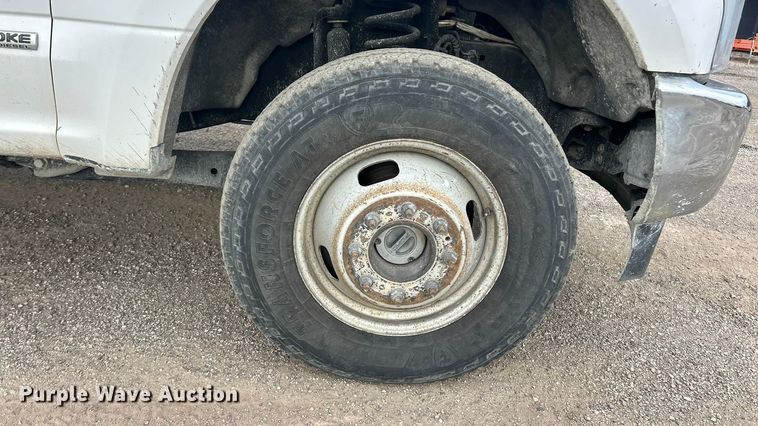 image for item FC5075 2018 Ford F350 XL Super Duty flatbed pickup truck