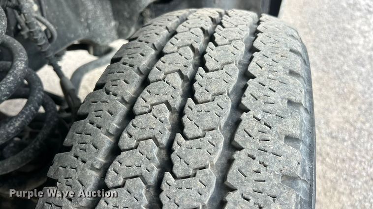 image for item FC5075 2018 Ford F350 XL Super Duty flatbed pickup truck