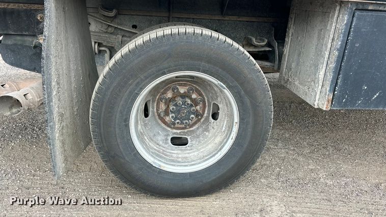 image for item FC5075 2018 Ford F350 XL Super Duty flatbed pickup truck