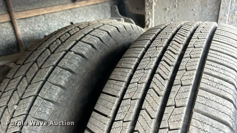 image for item FC5075 2018 Ford F350 XL Super Duty flatbed pickup truck