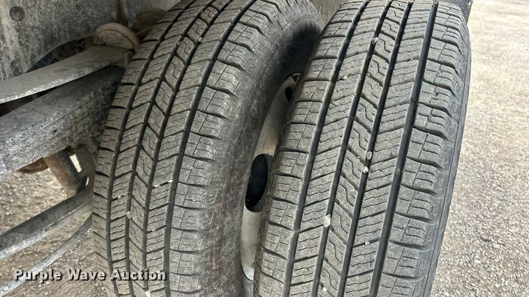 image for item FC5075 2018 Ford F350 XL Super Duty flatbed pickup truck