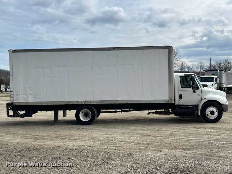image for item FC5078 2006 International 4300 box truck