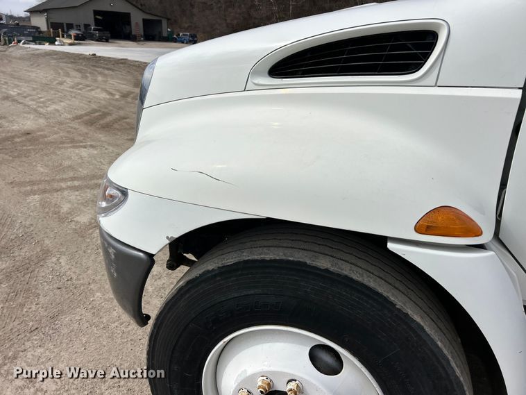 image for item FC5078 2006 International 4300 box truck