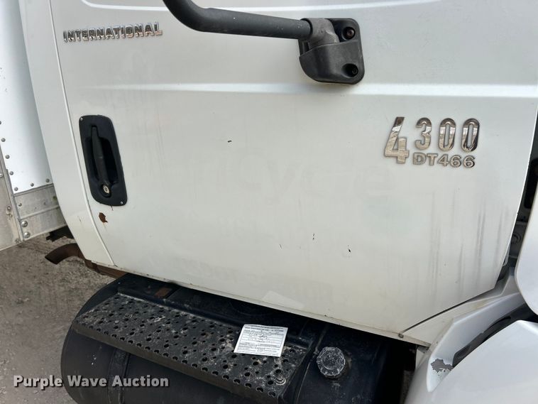 image for item FC5078 2006 International 4300 box truck