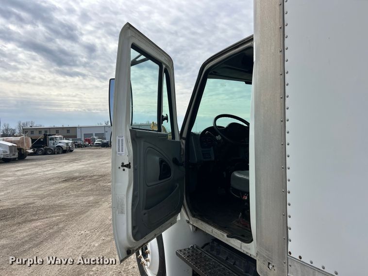 image for item FC5078 2006 International 4300 box truck