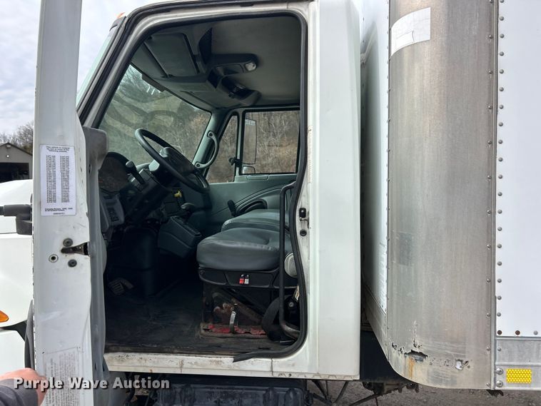 image for item FC5078 2006 International 4300 box truck
