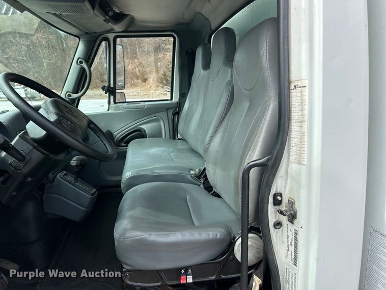 image for item FC5078 2006 International 4300 box truck