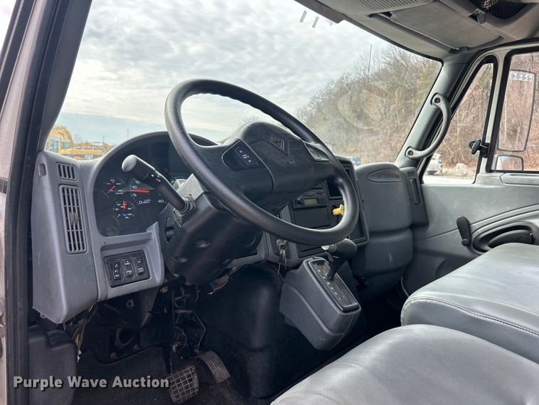 image for item FC5078 2006 International 4300 box truck