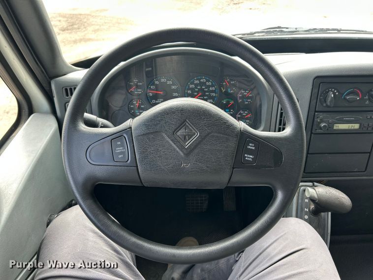 image for item FC5078 2006 International 4300 box truck