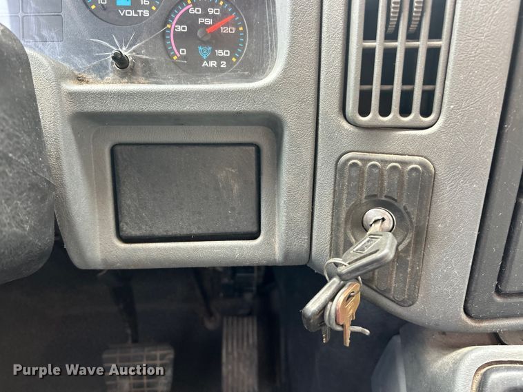 image for item FC5078 2006 International 4300 box truck