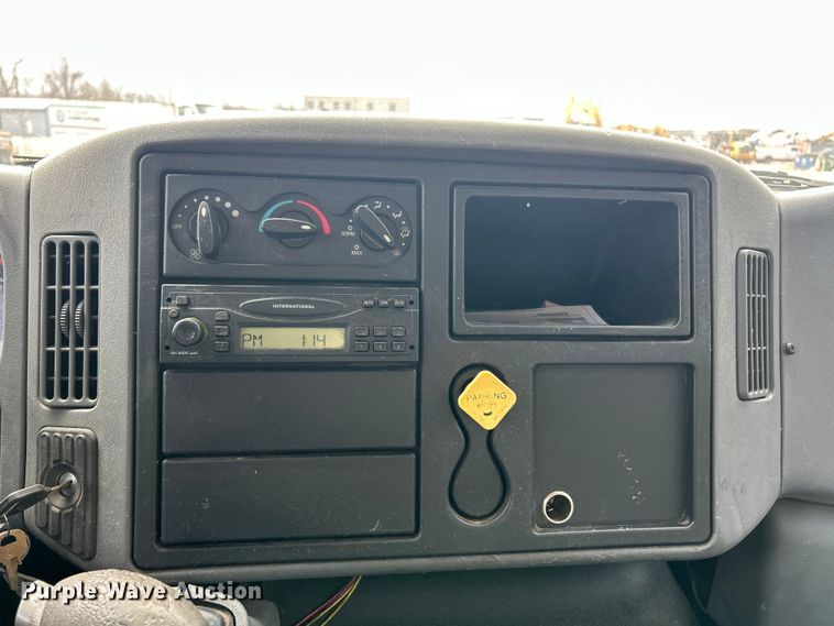 image for item FC5078 2006 International 4300 box truck