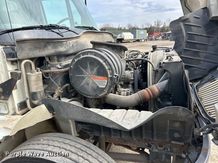 image for item FC5078 2006 International 4300 box truck