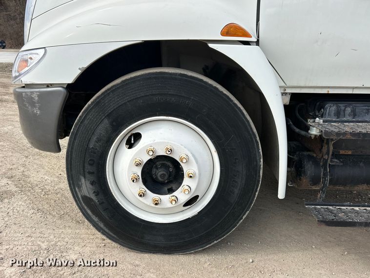 image for item FC5078 2006 International 4300 box truck