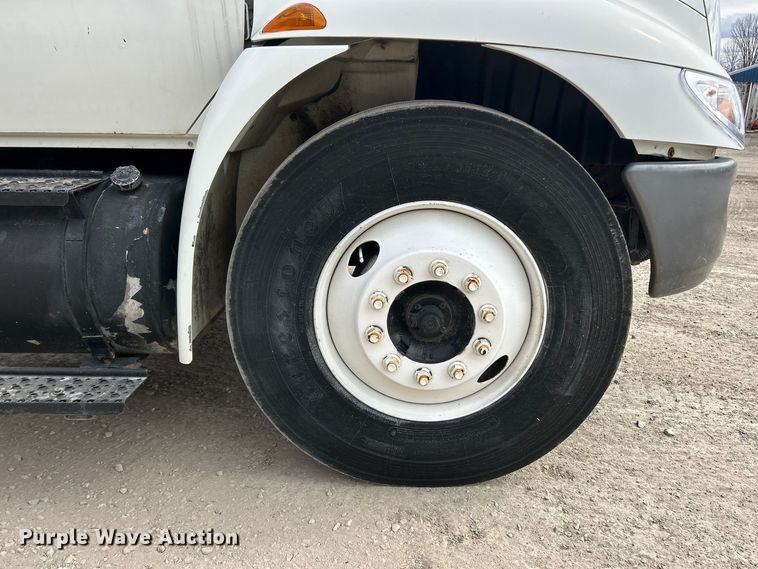 image for item FC5078 2006 International 4300 box truck