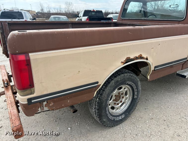 image for item FC5142 1990 Ford F250  pickup truck
