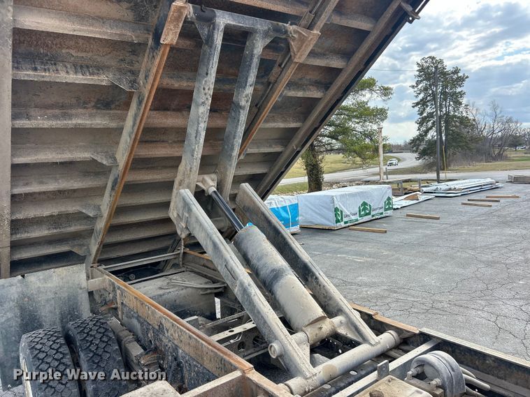 image for item FC5146 2007 GMC W4500 dump flatbed truck