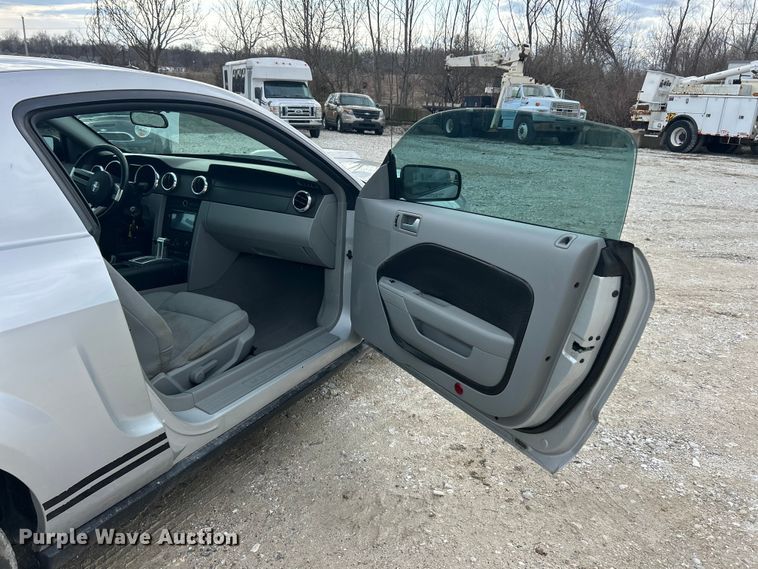 image for item FC5149 2008 Ford Mustang 