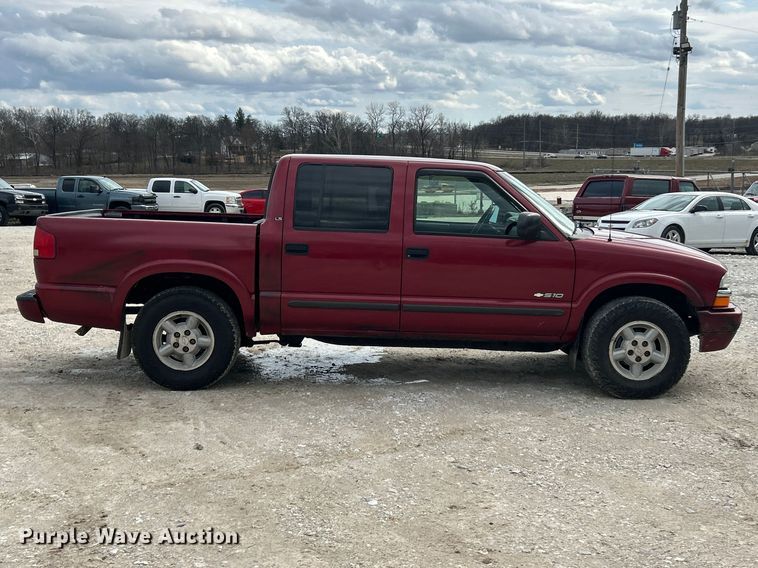 image for item FC5150 2003 Chevrolet S10 Crew Cab pickup truck