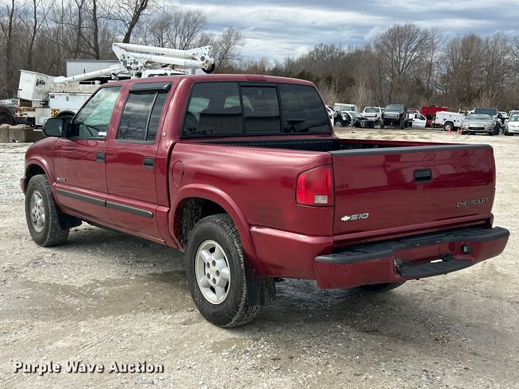 image for item FC5150 2003 Chevrolet S10 Crew Cab pickup truck