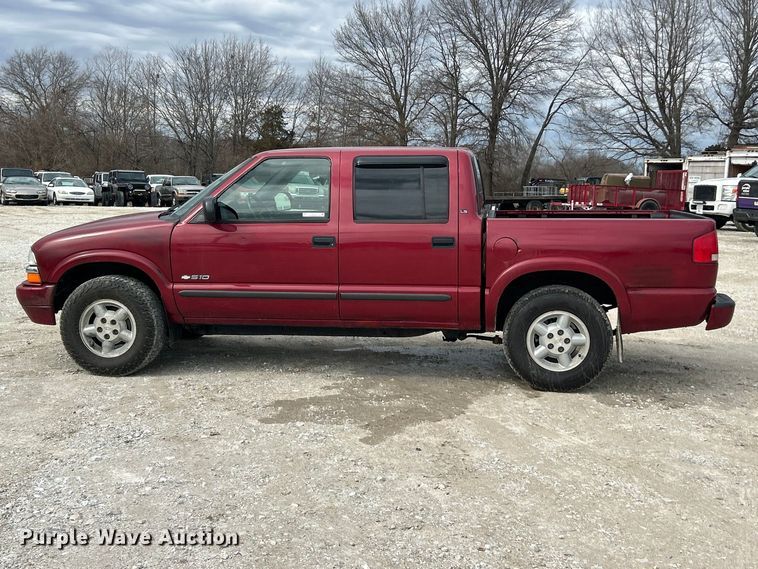 image for item FC5150 2003 Chevrolet S10 Crew Cab pickup truck